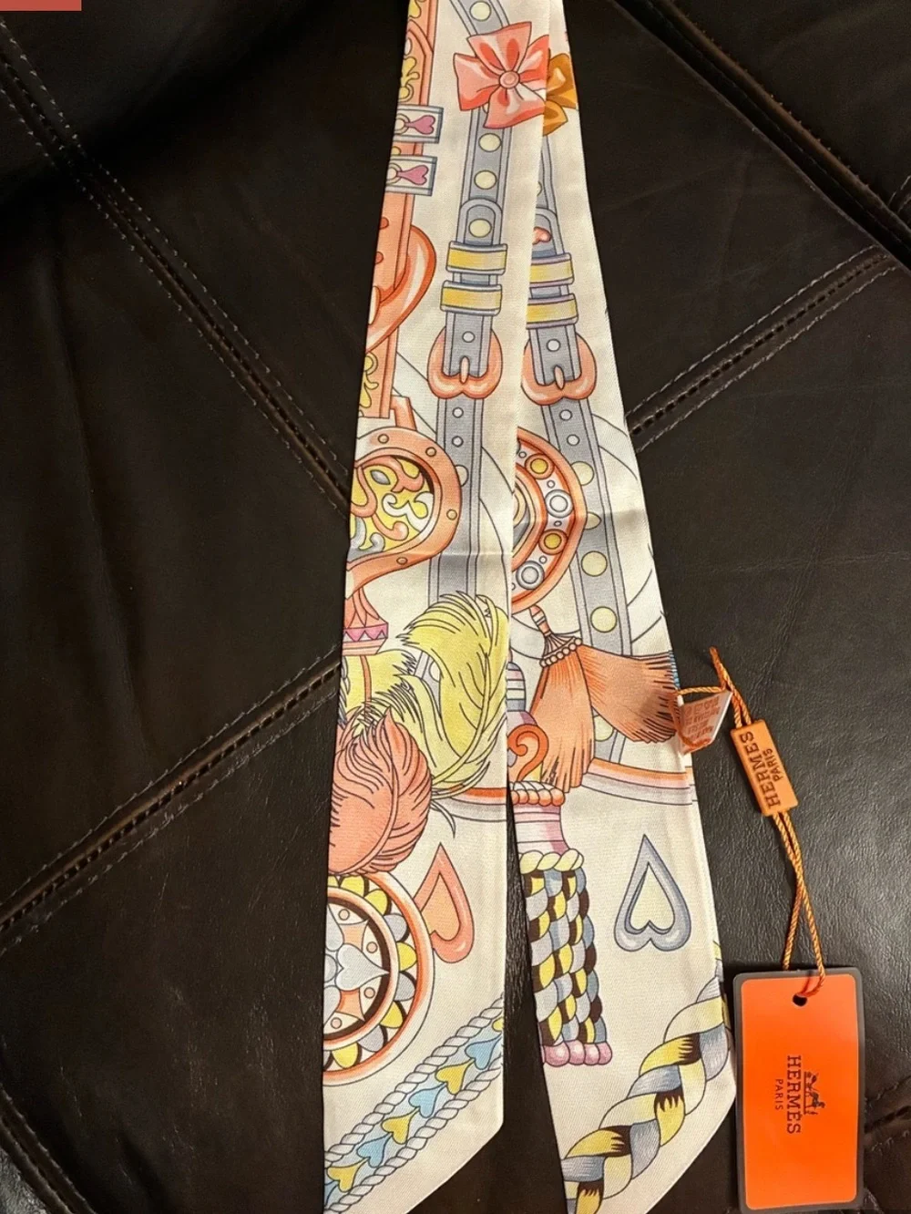 Hermes. Harnais de Coeur Slim Twilly Scarf